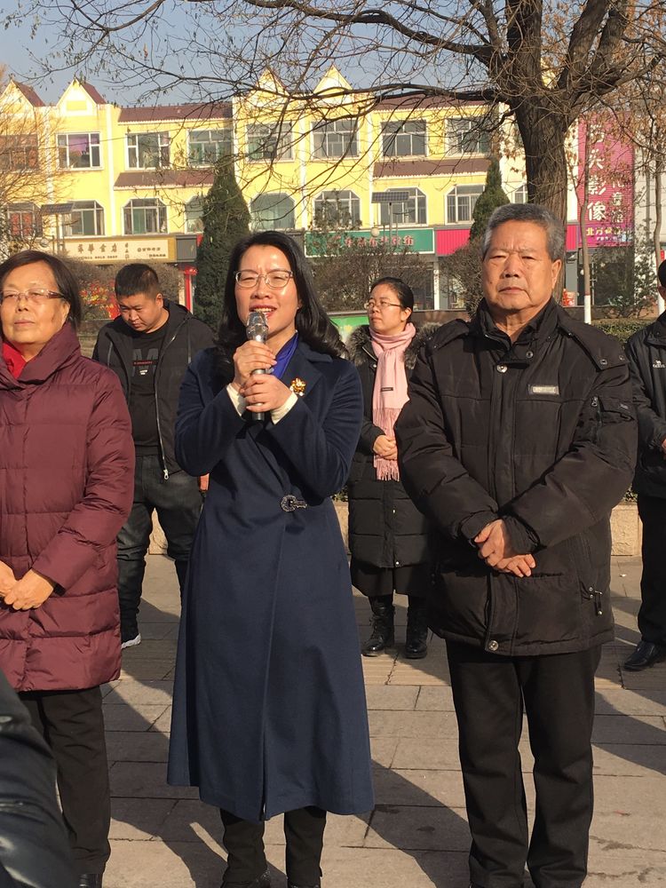 交城县委副书记 县长张潞萍讲话