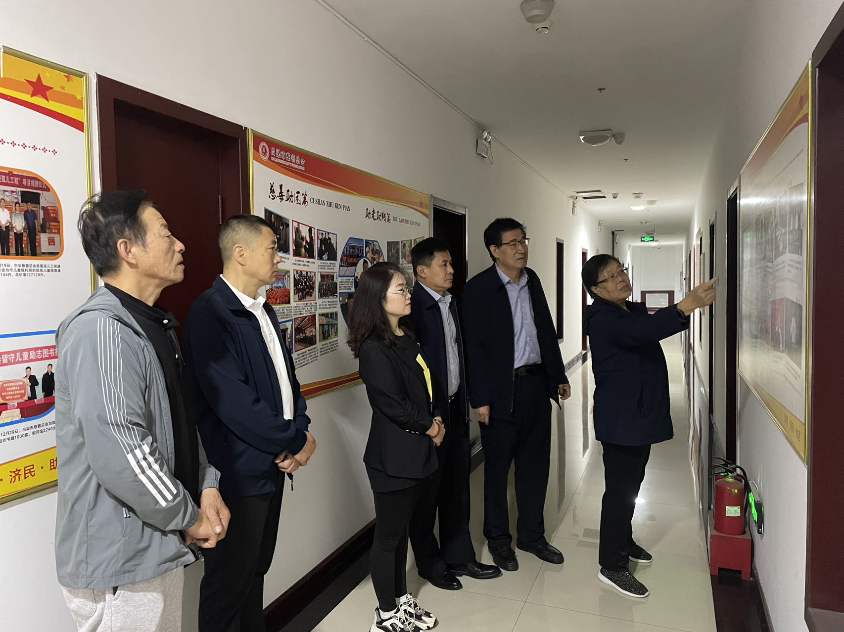 看走廊展板.jpg